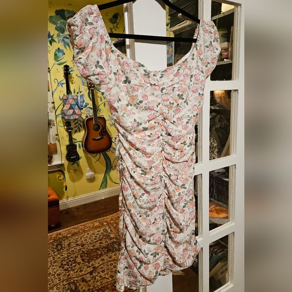 Floral Ruched Bodycon Dress From Guess - Picture 2 of 3